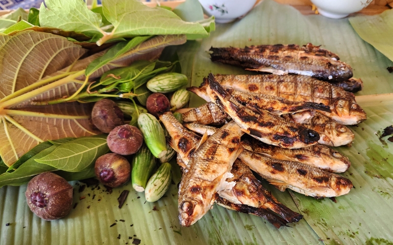 cá suối nướng