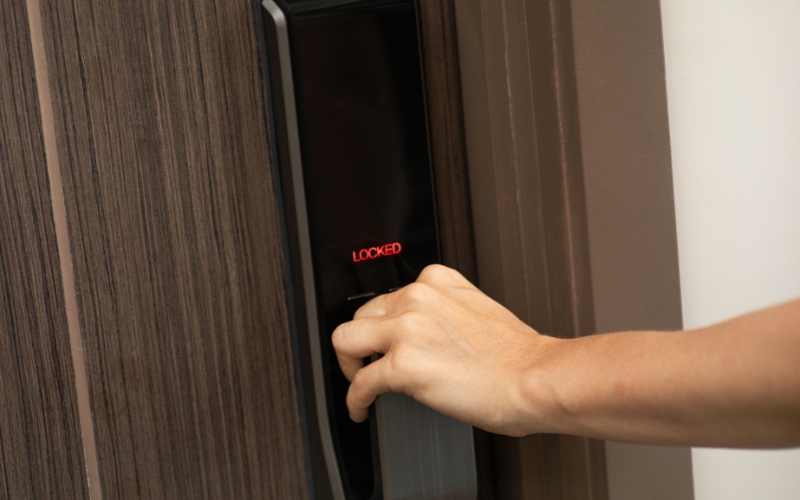 Nhược điểm cần cân nhắc khi sử dụng khóa cửa mật mã